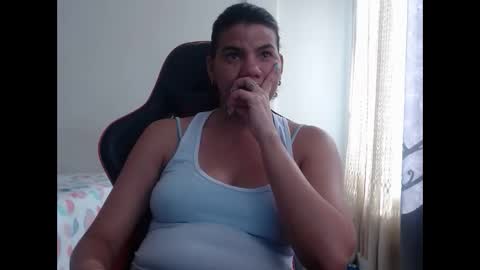 Snapshot of ariannaloovel chatting on January 16, 2025, 8:36 pm ariannaloovel online show from January 16, 2025, 8:36 pm