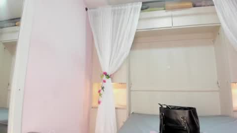 ariannavega_ online show from June 26, 2026, 11:36 am