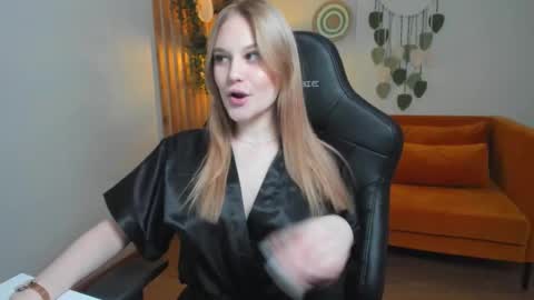 Snapshot of ariawell chatting on October 16, 2025, 6:42 pm Aria online show from October 16, 2025, 6:42 pm