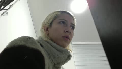 Ari Bunnie  online show from September 19, 2025, 4:58 am