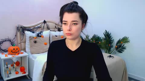 Ari online show from November 1, 2025, 8:33 pm