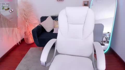 Snapshot of arii_1010_ chatting on December 17, 2025, 7:42 pm Ari online show from December 17, 2025, 7:42 pm