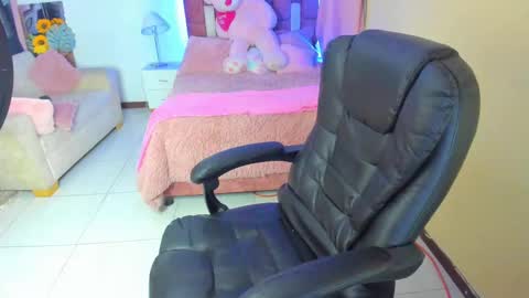 arisha_katy1 online show from October 2, 2025, 10:39 pm