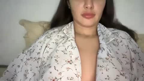 Snapshot of arivelle chatting on November 20, 2025, 7:35 pm arivelle online show from November 20, 2025, 7:35 pm