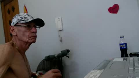 armaduradeacero online show from December 21, 2025, 6:04 pm