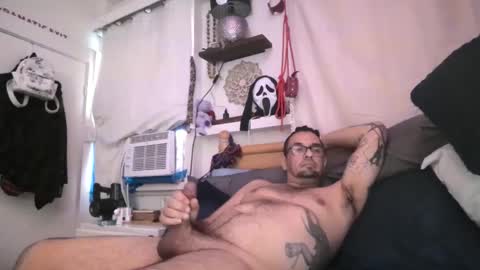 Snapshot of armstrong1718 chatting on December 22, 2024, 3:44 am armstrong1718 online show from December 22, 2024, 3:44 am