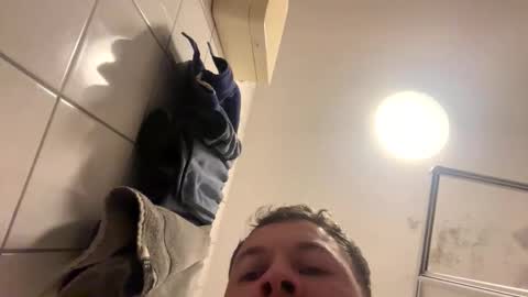 Snapshot of armyskater32 chatting on November 7, 2025, 10:10 pm armyskater32 online show from November 7, 2025, 10:10 pm