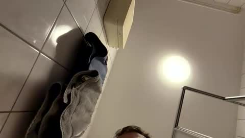 armyskater32 online show from April 6, 2026, 6:25 am