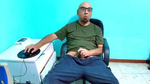 arnelux72 online show from November 25, 2025, 5:51 am