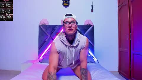 arnold sexy hot98 online show from November 12, 2025, 4:40 pm