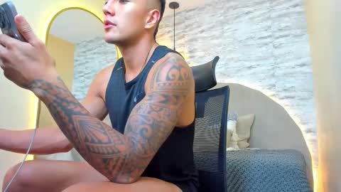 ARON BOLT online show from November 9, 2025, 10:08 pm