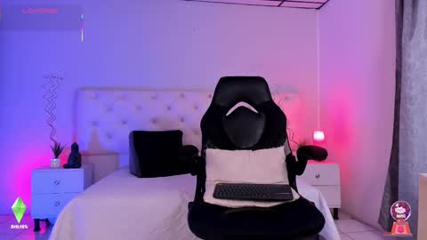 Aron cruz  online show from September 11, 2025, 1:33 pm