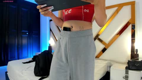 Aron cruz  online show from April 13, 2026, 1:05 pm