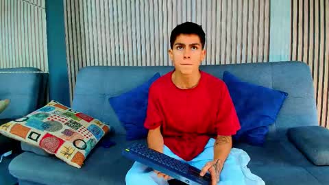 Snapshot of aron_pulse chatting on February 26, 2026, 1:32 pm aron_pulse online show from February 26, 2026, 1:32 pm