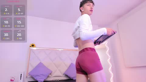 Snapshot of aron_tay chatting on December 22, 2024, 3:55 am your aron online show from December 22, 2024, 3:55 am