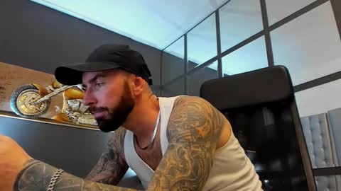 AronGrant online show from November 4, 2025, 10:25 am