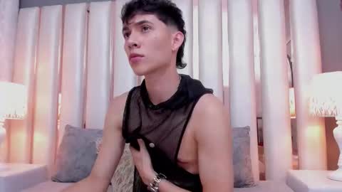 Snapshot of arontawers chatting on April 12, 2026, 9:31 pm Arontawers online show from April 12, 2026, 9:31 pm