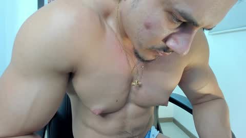 Snapshot of aroon_connor chatting on January 20, 2025, 11:32 pm   online show from January 20, 2025, 11:32 pm