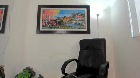 Snapshot of aroon_connor chatting on January 21, 2025, 10:30 pm   online show from January 21, 2025, 10:30 pm