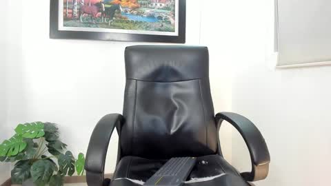 Snapshot of aroon_connor chatting on February 9, 2025, 2:06 am   online show from February 9, 2025, 2:06 am