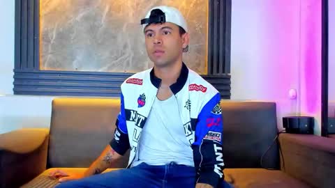 Aroon   online show from November 7, 2025, 11:54 am