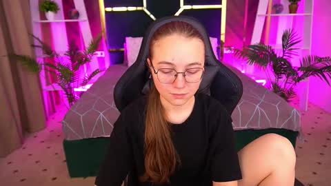 arrinawair online show from November 5, 2025, 8:58 am