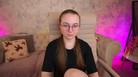 Snapshot of arrinawair chatting on April 21, 2026, 6:41 am arrinawair online show from April 21, 2026, 6:41 am