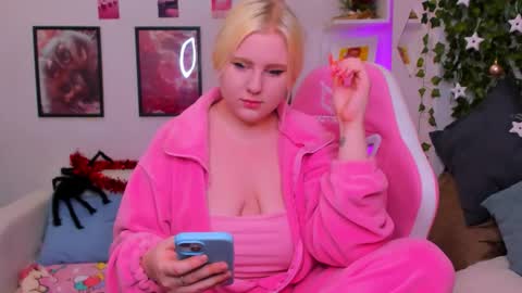 Snapshot of art_lovee_ chatting on December 20, 2025, 1:12 am art_lovee_ online show from December 20, 2025, 1:12 am