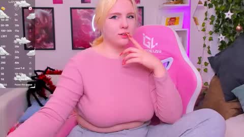 Snapshot of art_lovee_ chatting on December 23, 2025, 1:47 am art_lovee_ online show from December 23, 2025, 1:47 am