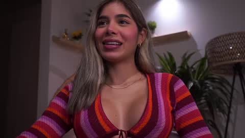 Snapshot of artemia_ chatting on December 17, 2024, 1:50 am Amanda online show from December 17, 2024, 1:50 am