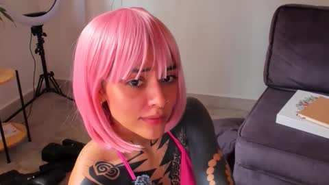 Linda  independent model artgeea online show from September 29, 2025, 4:12 pm