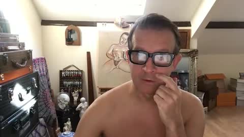 Snapshot of artisterotic chatting on October 29, 2025, 9:44 am artisterotic online show from October 29, 2025, 9:44 am