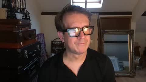 Snapshot of artisterotic chatting on November 21, 2025, 1:43 pm artisterotic online show from November 21, 2025, 1:43 pm