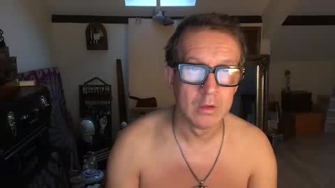 Snapshot of artisterotic chatting on December 21, 2025, 10:22 am artisterotic online show from December 21, 2025, 10:22 am