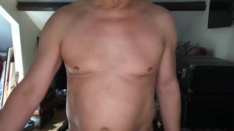 Snapshot of artisterotic chatting on May 8, 2026, 8:52 am artisterotic online show from May 8, 2026, 8:52 am