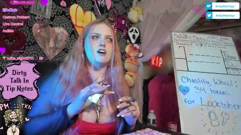 Snapshot of artsyheartsyy chatting on October 9, 2025, 2:09 am ArtsyHeartsyy online show from October 9, 2025, 2:09 am