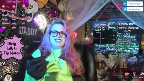 Snapshot of artsyheartsyy chatting on December 20, 2025, 2:40 am ArtsyHeartsyy online show from December 20, 2025, 2:40 am