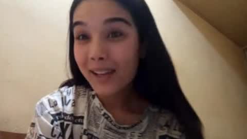 Snapshot of arvillahamner chatting on December 3, 2025, 6:06 pm Amina online show from December 3, 2025, 6:06 pm