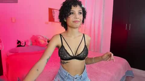 Ariana and Kelsieh online show from December 1, 2025, 9:53 pm