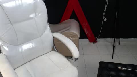 Snapshot of aryahmoon chatting on February 18, 2026, 9:33 pm aryahmoon online show from February 18, 2026, 9:33 pm