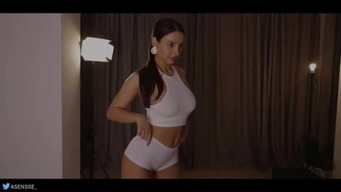 Snapshot of asensse chatting on March 5, 2025, 7:27 pm Call me Ann online show from March 5, 2025, 7:27 pm