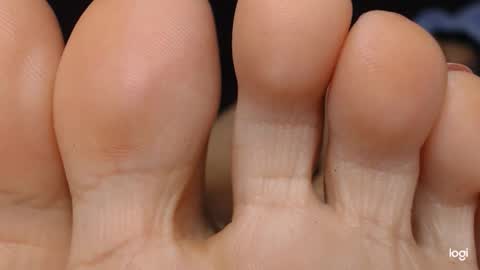 ashley online show from December 4, 2025, 2:54 am