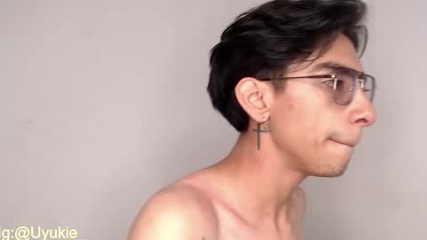 Snapshot of ash_v1 chatting on November 3, 2025, 9:27 pm Ash online show from November 3, 2025, 9:27 pm