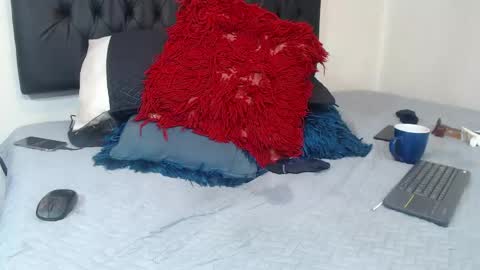 ashleey_thompson online show from April 16, 2026, 10:45 pm