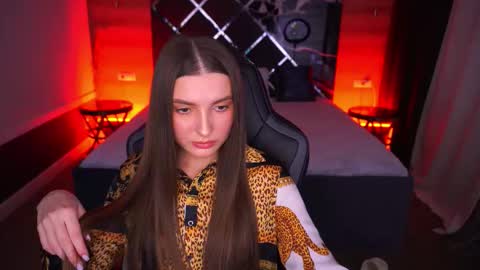 ashleybaee online show from November 4, 2025, 1:32 pm