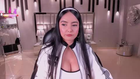 Ashley Jhonson  online show from October 26, 2025, 11:38 am