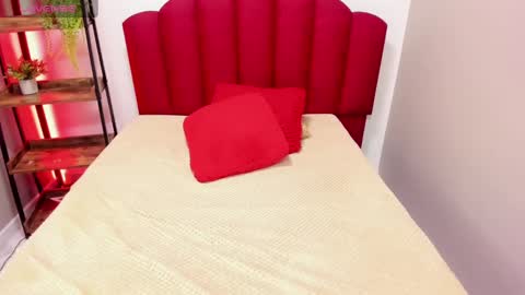 Snapshot of ashleyrobert_ chatting on January 18, 2025, 12:35 am ashleyrobert_ online show from January 18, 2025, 12:35 am