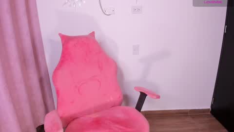 Snapshot of ashleyy18__ chatting on February 6, 2025, 8:50 am Ashleyy18 online show from February 6, 2025, 8:50 am