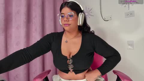 Snapshot of ashleyy18__ chatting on February 9, 2025, 9:37 am Ashleyy18 online show from February 9, 2025, 9:37 am