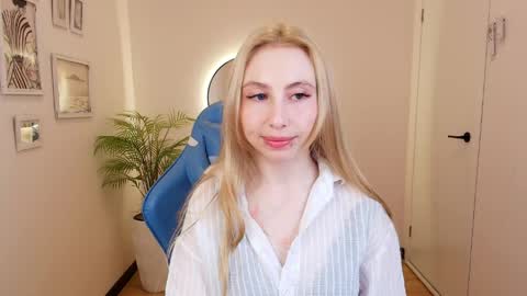 Victoria  online show from May 13, 2026, 2:31 am